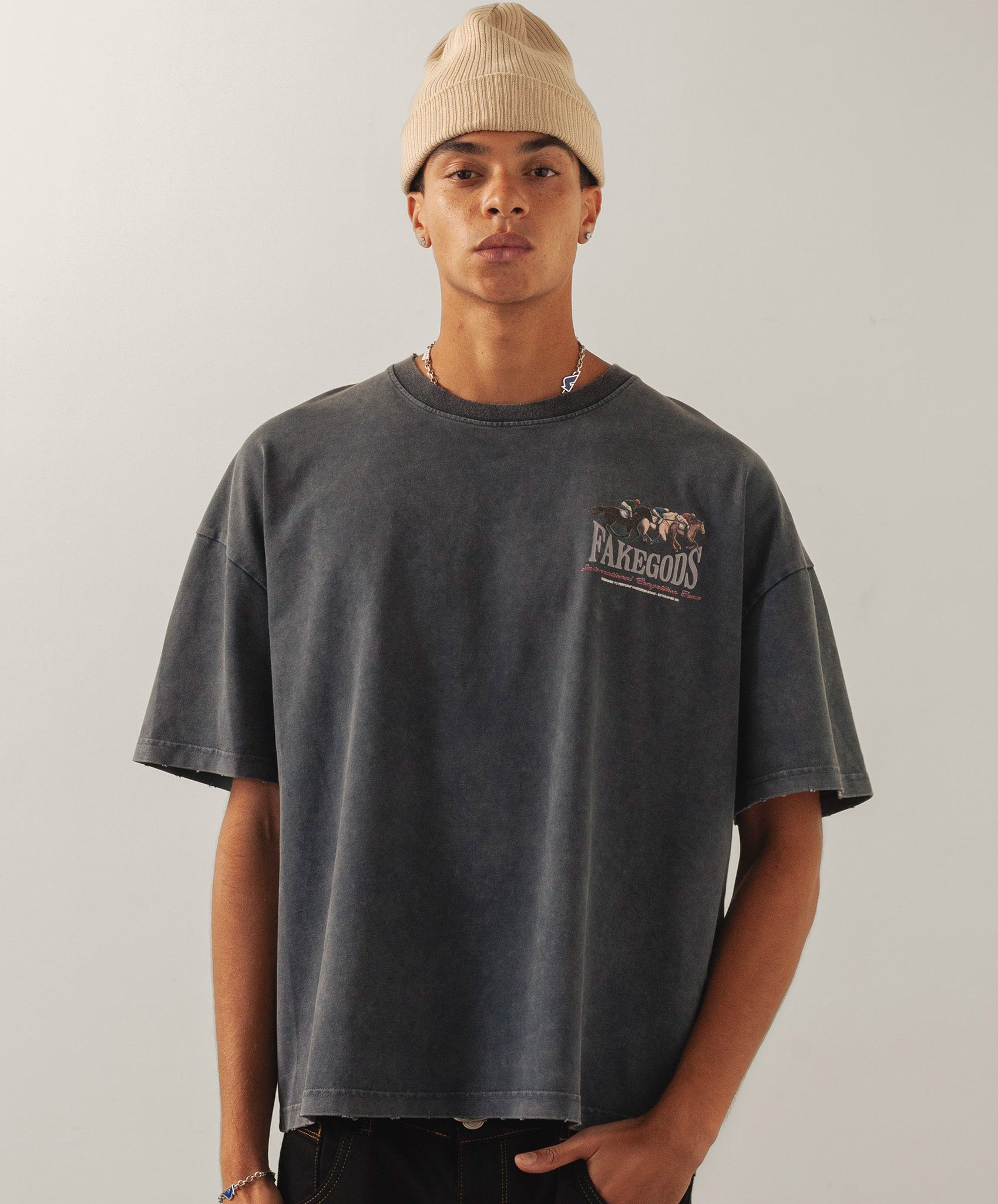 HORSE RACE TEE DARK GREY