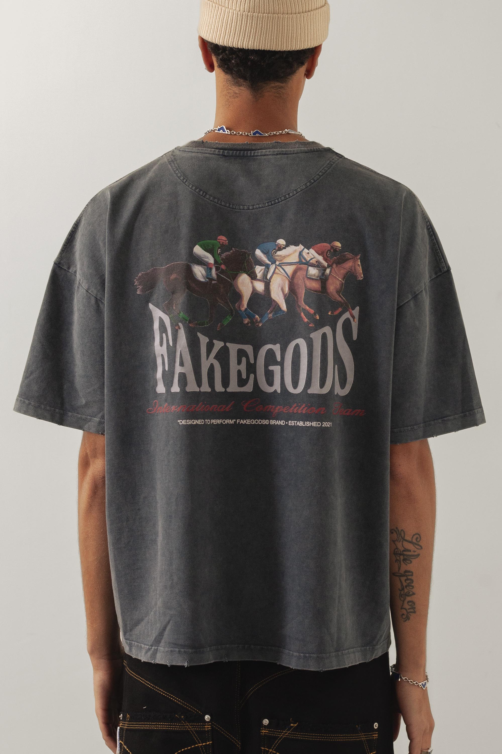 HORSE RACE TEE DARK GREY