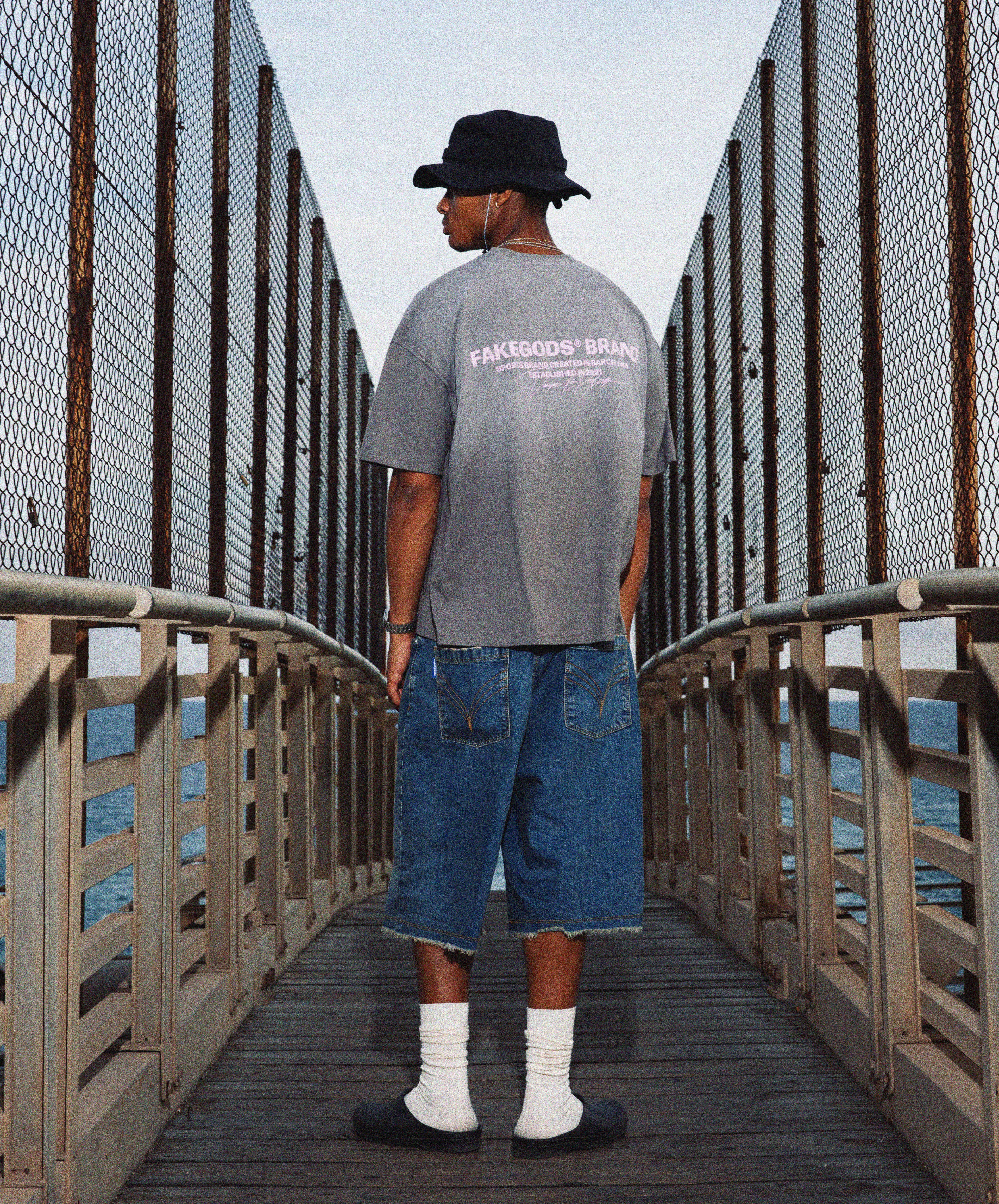 SIGNATURE TEE GREY